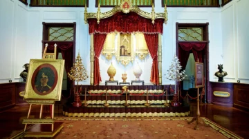 พระที่นั่งอิศเรศราชานุสรณ์
