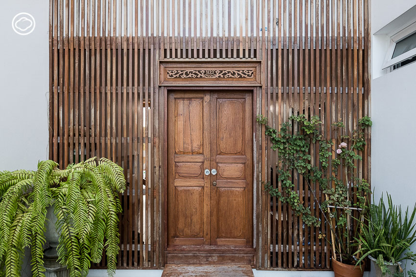 บ้านใหม่ที่ใช้แต่ของเก่าและยกเอาบ้านเรือนไทยของคุณตาอายุกว่า 80 ปีมาไว้บนบ้าน บ้านหรุ่นรักวิทย์, ป่อง ปฐมา หรุ่นรักวิทย์