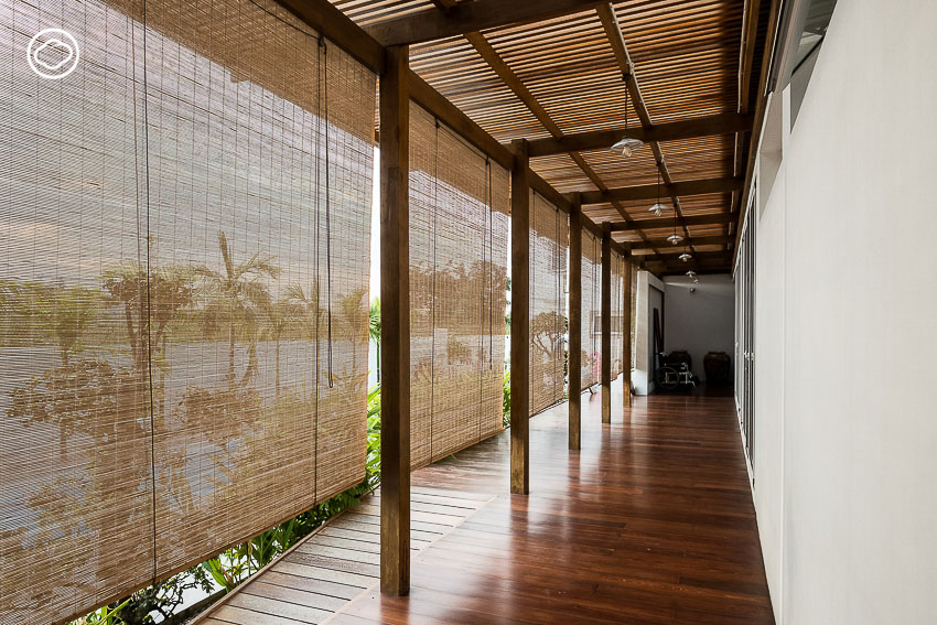 บ้านใหม่ที่ใช้แต่ของเก่าและยกเอาบ้านเรือนไทยของคุณตาอายุกว่า 80 ปีมาไว้บนบ้าน บ้านหรุ่นรักวิทย์, ป่อง ปฐมา หรุ่นรักวิทย์