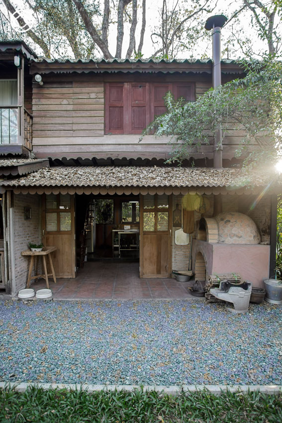 บ้านสวน ในฝัน ที่สร้างจากไม้เก่าทั้งหลังด้วยฝีมือและเทคนิคของสล่าล้านนา