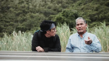 พี่เบิร์ด ธงไชย ไปเยี่ยมหนองตาแต้ม ชุมชนที่ได้รับรางวัลจาก UN ด้านการใช้พลังงานแสงอาทิตย์