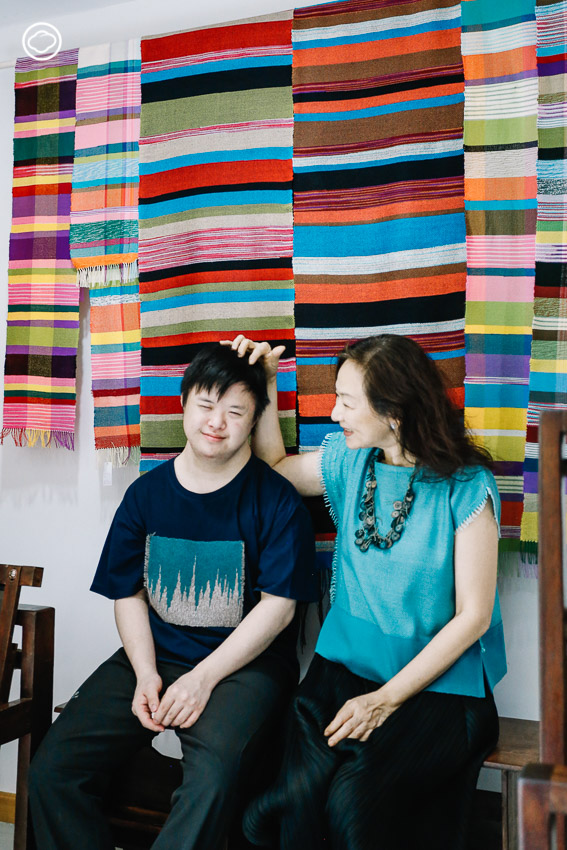 ซัน-ไกรลาส สกุลดิษฐ์ และ แม่เกด-เกษณี สกุลดิษฐ์ Sunfun Weaving