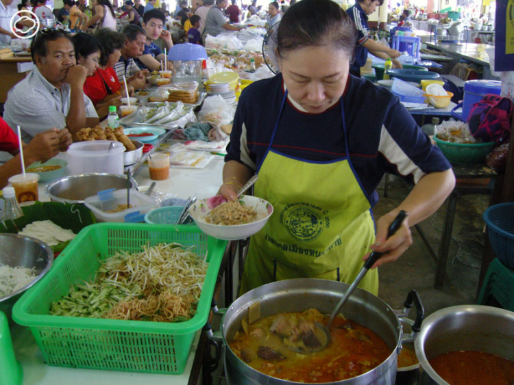 เดิน ตลาดนัด ตลาดน้ำ เสาะหาและศึกษาของซื้อของขายที่บอกเล่าวิถีสังคมแต่ละท้องถิ่น
