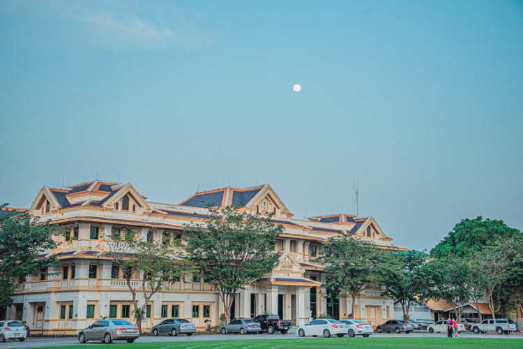 วชิราวุธวิทยาลัย โรงเรียนมหาดเล็กหลวงที่ถอดแบบการศึกษาจากอังกฤษ