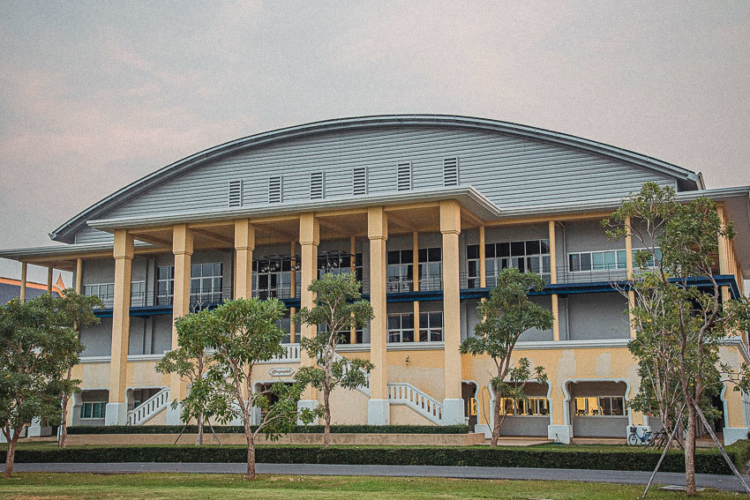วชิราวุธวิทยาลัย โรงเรียนมหาดเล็กหลวงที่ถอดแบบการศึกษาจากอังกฤษ