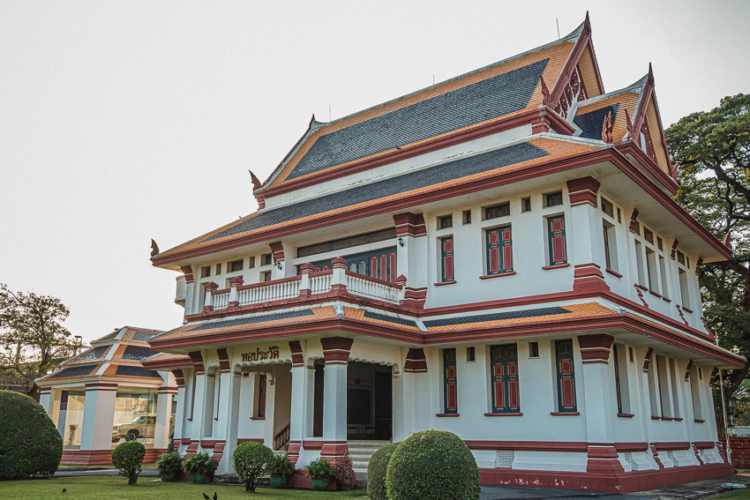 วชิราวุธวิทยาลัย โรงเรียนมหาดเล็กหลวงที่ถอดแบบการศึกษาจากอังกฤษ