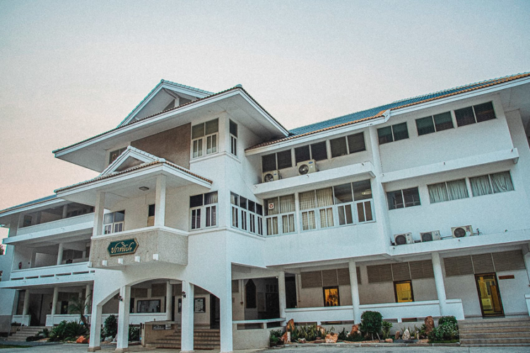 วชิราวุธวิทยาลัย โรงเรียนมหาดเล็กหลวงที่ถอดแบบการศึกษาจากอังกฤษ