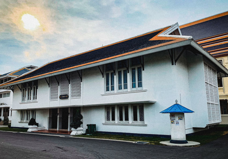วชิราวุธวิทยาลัย โรงเรียนมหาดเล็กหลวงที่ถอดแบบการศึกษาจากอังกฤษ