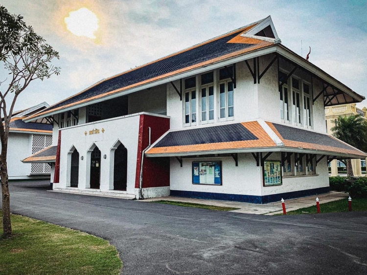 วชิราวุธวิทยาลัย โรงเรียนมหาดเล็กหลวงที่ถอดแบบการศึกษาจากอังกฤษ