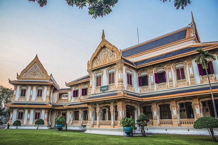 วชิราวุธวิทยาลัย โรงเรียนมหาดเล็กหลวงที่ถอดแบบการศึกษาจากอังกฤษ