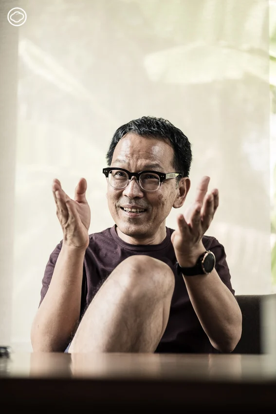 เป็นเอก รัตนเรือง ในวัย 58 ปี กับชีวิตใหม่ที่เชียงใหม่ อยู่บ้าน ปลูกต้นไม้ เล่าเรื่องผ่านภาพวาดและภาพพิมพ์