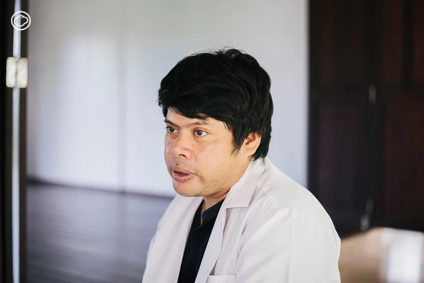 มารุต เหล็กเพชร หมอคิดนอกกรอบผู้รักษาคนไข้บนเกาะด้วยศิลปะและการออกแบบ, หมอนิล