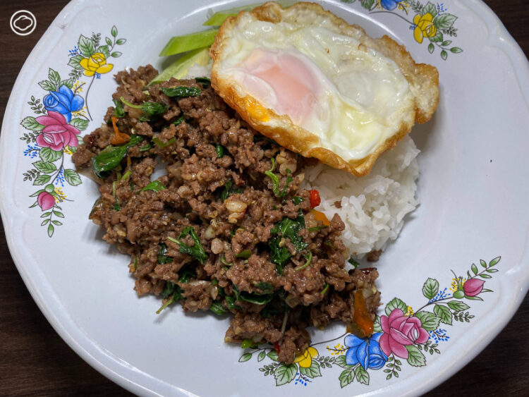 กะเพราตาแป๊ะ กะเพรา Specialty ที่ออกแบบรสมาให้แตกต่างในราคาโอเค, ซอยประสานมิตร, ผัดกระเพราแห้งๆ, สูตรผัดกะเพรา