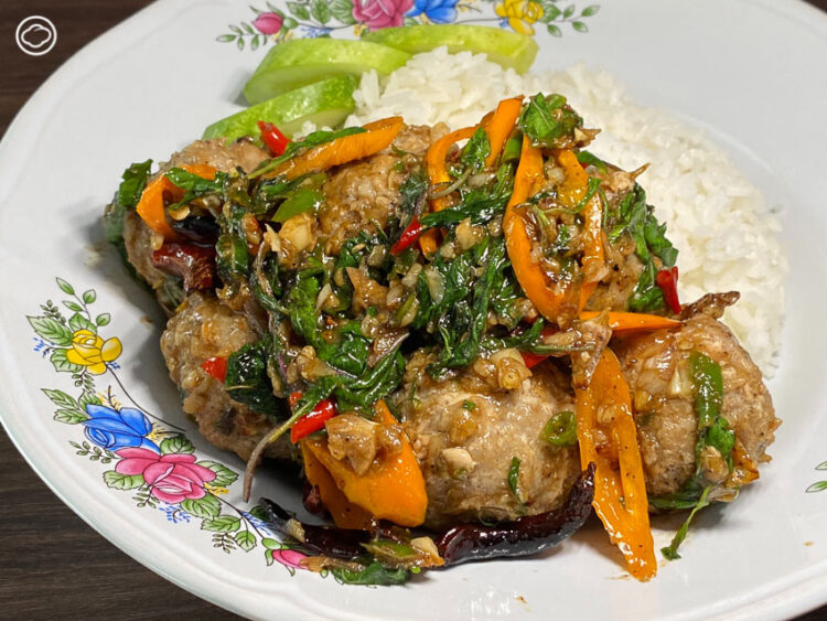 กะเพราตาแป๊ะ กะเพรา Specialty ที่ออกแบบรสมาให้แตกต่างในราคาโอเค, ซอยประสานมิตร, ผัดกระเพราแห้งๆ, สูตรผัดกะเพรา