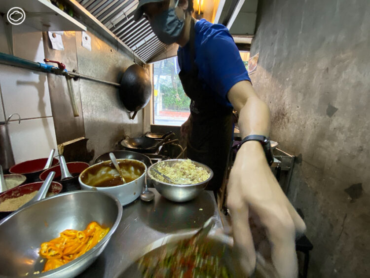 กะเพราตาแป๊ะ กะเพรา Specialty ที่ออกแบบรสมาให้แตกต่างในราคาโอเค, ซอยประสานมิตร, ผัดกระเพราแห้งๆ, สูตรผัดกะเพรา
