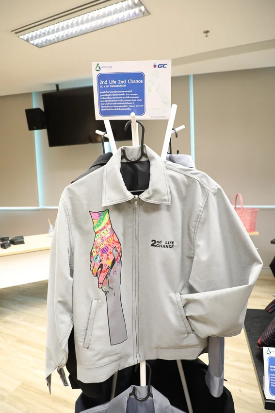 8 ไอเท็มแฟชั่นสุดชิคที่ Upcycling มาจากพลาสติกฝีมือดีไซเนอร์ชาวไทย