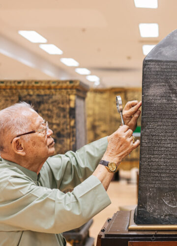 เทิม มีเต็ม นักเรียนประชาบาลวุฒิ ป.4 ที่กลายมาเป็นปรมาจารย์นักอ่านจารึกของไทย