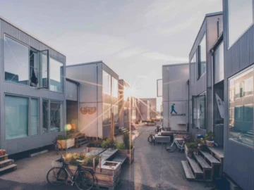 CPH Village เมืองโคเปนเฮเกน ประเทศเดนมาร์ก หอพักตู้คอนเทนเนอร์แนวใหม่ที่ชวนเด็กใช้ชีวิตยั่งยืนด้วยคุณสมบัติถูกและดี