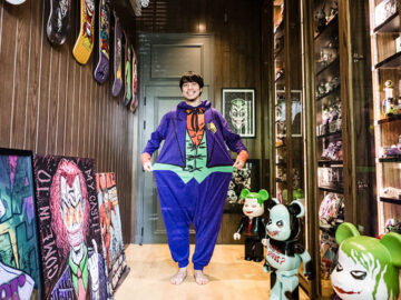 เปิดห้องลับของ ดีเจเผือก พงศธร จงวิลาส ดูของสะสม Joker ตั้งแต่ฝาแชมพู สเก็ตบอร์ด จนแผ่นมาส์กหน้า