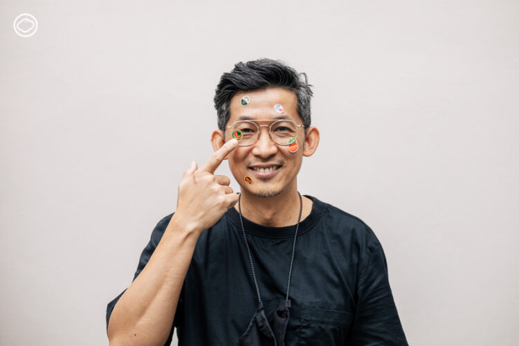 สติกเกอร์สะสมของธีรนพแห่ง TNOP™ DESIGN ตั้งแต่ฉลากบนผลไม้จนถึงป้ายบนวิดีโอหนังโป๊