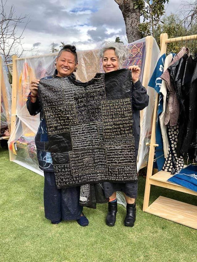 สตูดิโอเย็บผ้าของ แนล-สมพร อินทร์ประยงค์ ที่เย็บผ้าจนเป็นศิลปิน Folk Art ระดับสากล