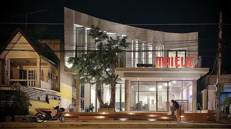 พลังอีสานรุ่นใหม่ใน 'ใหม่อีหลี' แกลเลอรี่ คาเฟ่ และร้านหนังสือข้างบึงแก่นนคร ขอนแก่น