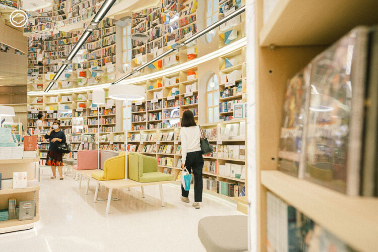 B2S Think Space อุโมงค์หนังสือไซส์ยักษ์กลางเซ็นทรัลชิดลม การพลิกโฉมใหม่ของร้านหนังสือกลางห้าง
