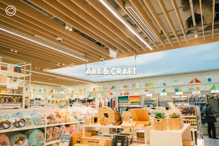 B2S Think Space อุโมงค์หนังสือไซส์ยักษ์กลางเซ็นทรัลชิดลม การพลิกโฉมใหม่ของร้านหนังสือกลางห้าง