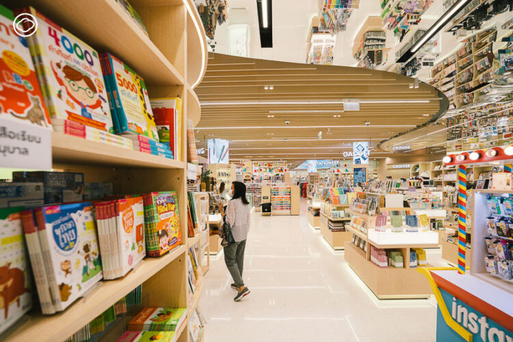B2S Think Space อุโมงค์หนังสือไซส์ยักษ์กลางเซ็นทรัลชิดลม การพลิกโฉมใหม่ของร้านหนังสือกลางห้าง