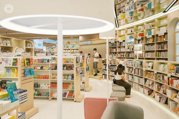 B2S Think Space อุโมงค์หนังสือไซส์ยักษ์กลางเซ็นทรัลชิดลม การพลิกโฉมใหม่ของร้านหนังสือกลางห้าง