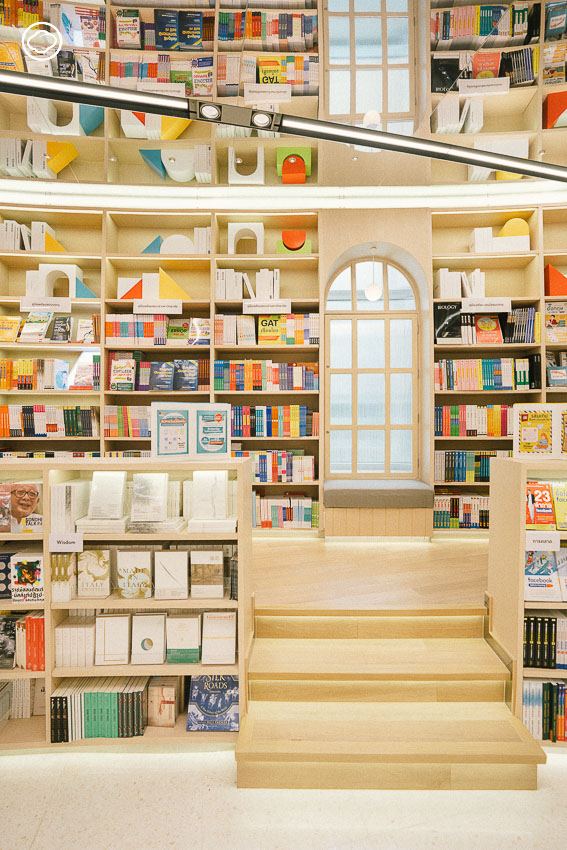 B2S Think Space อุโมงค์หนังสือไซส์ยักษ์กลางเซ็นทรัลชิดลม การพลิกโฉมใหม่ของร้านหนังสือกลางห้าง