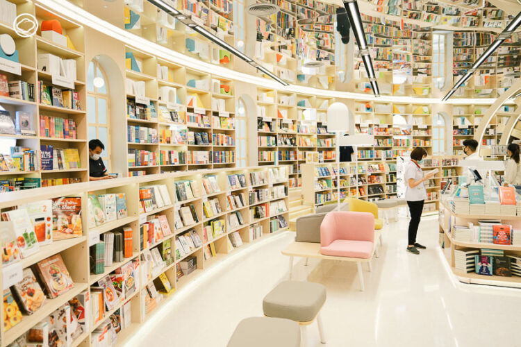 B2S Think Space อุโมงค์หนังสือไซส์ยักษ์กลางเซ็นทรัลชิดลม การพลิกโฉมใหม่ของร้านหนังสือกลางห้าง