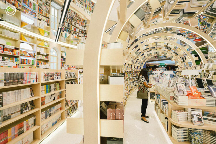B2S Think Space อุโมงค์หนังสือไซส์ยักษ์กลางเซ็นทรัลชิดลม การพลิกโฉมใหม่ของร้านหนังสือกลางห้าง