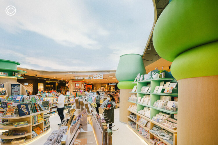B2S Think Space อุโมงค์หนังสือไซส์ยักษ์กลางเซ็นทรัลชิดลม การพลิกโฉมใหม่ของร้านหนังสือกลางห้าง