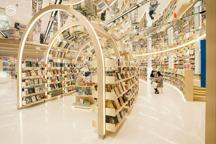 B2S Think Space อุโมงค์หนังสือไซส์ยักษ์กลางเซ็นทรัลชิดลม การพลิกโฉมใหม่ของร้านหนังสือกลางห้าง