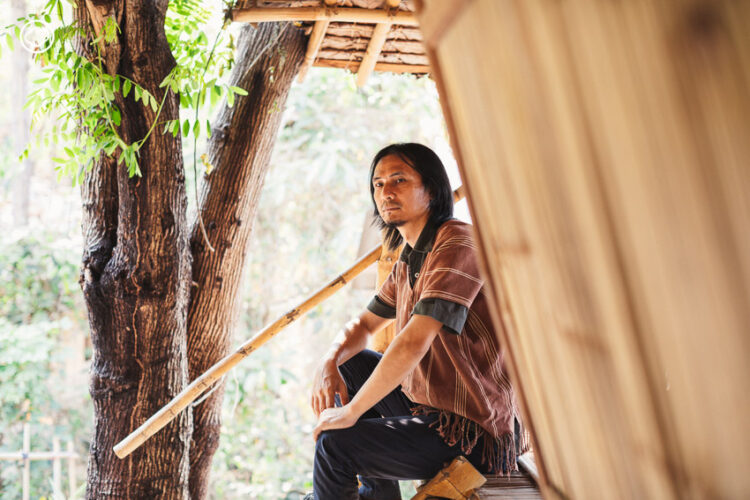 ผศ.ดร.สุวิชาน พัฒนาไพรวัลย์ อ.ปกาเกอะญอ ศิลปินเตหน่ากูที่พาดนตรีท้องถิ่นไปทั่วโลก