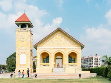 https://readthecloud.co/first-presbyterian-church-samray/