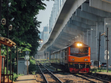 รถไฟชานเมือง ตัวเลือกเข้ากรุงเทพฯ ของคนบ้านไกล กำลังจะมีสายสีแดงใหม่ที่บางซื่อ