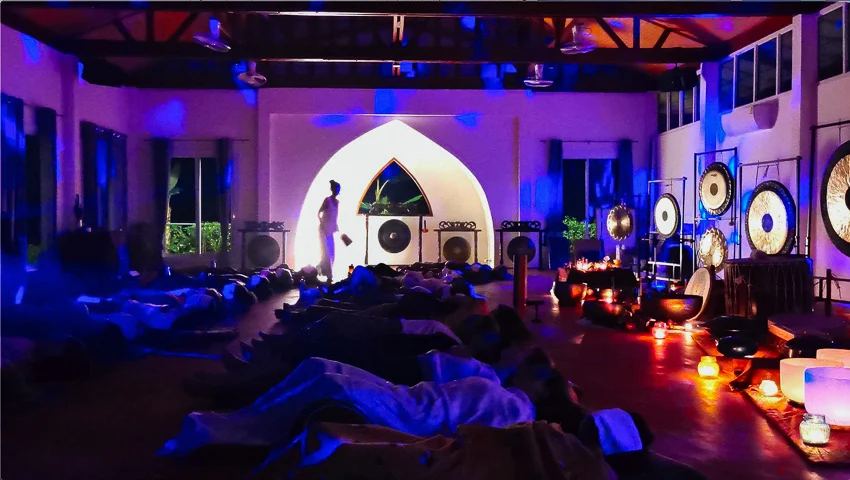 Sound Bath ศาสตร์บำบัดอาการซึมเศร้า ด้วยการนอนอาบเสียงเครื่องดนตรี