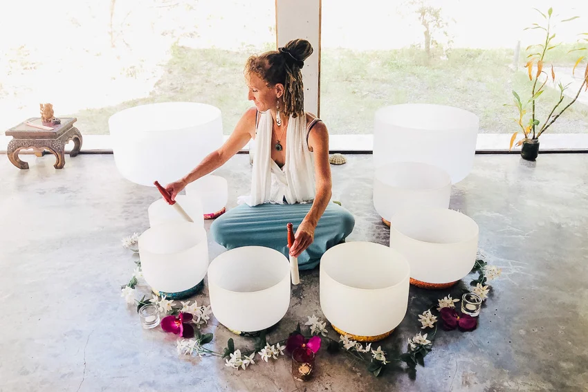 Sound Bath ศาสตร์บำบัดอาการซึมเศร้า ด้วยการนอนอาบเสียงเครื่องดนตรี