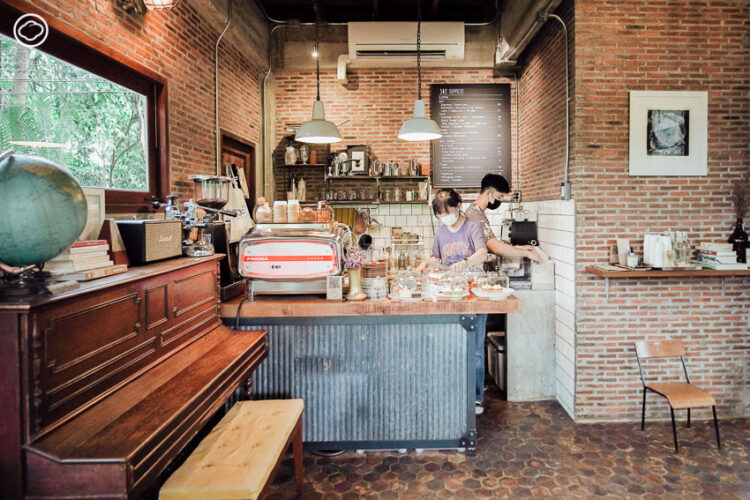 382space โคราช บ้านครึ่งปูนครึ่งไม้ใต้ร่มเงาสวนป่า ที่สองคู่รักและคุณพ่อสร้างเองกับมือ