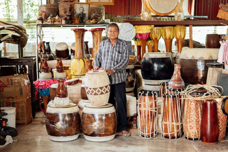 บ้านกลองลุงเหลี่ยม, บ้านช่างกลองที่รักดนตรีไทยและทำกลองมากกว่าหมื่นใบ
