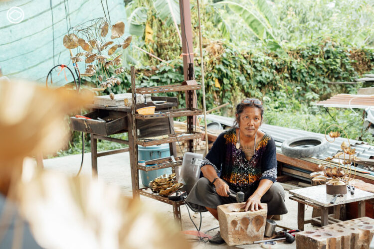 วิเศษศิลป์, บ้านช่างทองเหลืองที่ตี-ตัด-ดัด-เคาะ จนได้บัววิเศษ