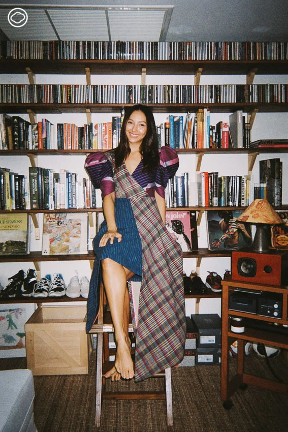 แง้มดูตู้เสื้อผ้าและตัวตนของ ‘คารีสา สปริงเก็ตต์’ ที่มาพร้อมความมั่นใจ ความรักการเดินทางและรักผ้าไทยสี่ภาค
