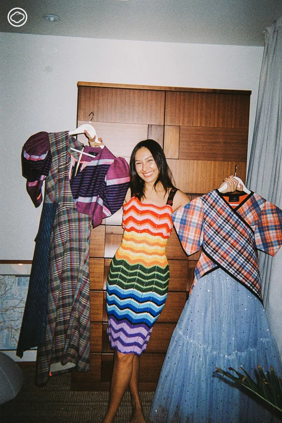 แง้มดูตู้เสื้อผ้าและตัวตนของ ‘คารีสา สปริงเก็ตต์’ ที่มาพร้อมความมั่นใจ ความรักการเดินทางและรักผ้าไทยสี่ภาค
