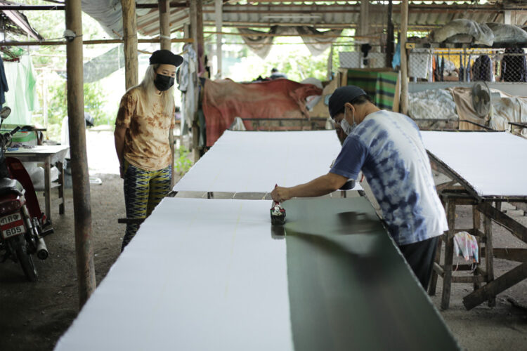 สาวเมืองกรุงจับคู่งานคราฟต์กับการวิ่งเทรลสู่แบรนด์เสื้อผ้า Slow Fashion โดยช่างฝีมือในเชียงใหม่