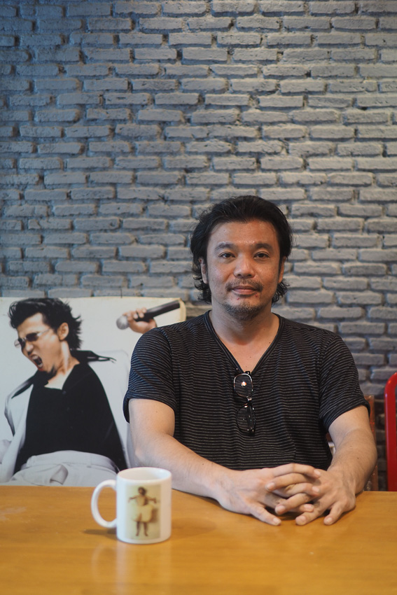 ‘โป้ Yokee Playboy’ ศิลปินผู้ไม่เคยหยุดทดลองตลอด 25 ปี พร้อมกับการกลับมาในอัลบั้มชุดที่ 8 ท่ามกลางยุควงดนตรีรุ่นหลาน