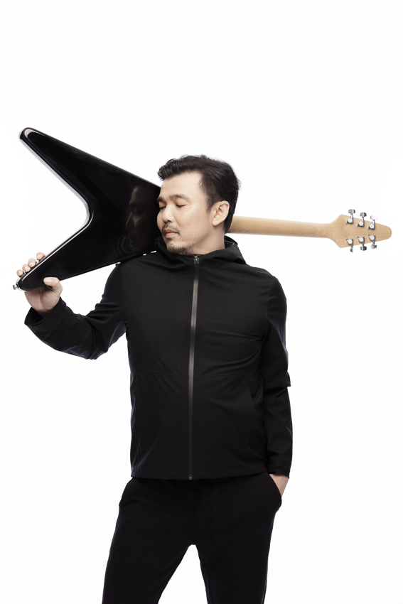 25 ปีบนถนนเสียงเพลงของ โป้-ปิยะ ศาสตรวาหา กับก้าวต่อไปของวงดนตรีรุ่นลุง Yokee Playboy