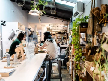 LESS:PLASTIC:UNCLE ร้านชำและคอมมูนิตี้ย่านธนบุรีที่อยากให้คนเมืองกิน-ใช้อย่างพอดีและยั่งยืน