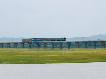 รถไฟลอยฟ้าลพบุรีและของดีสถานีโคกสลุง เที่ยวรอบเขื่อนป่าสักฯ อย่างคนรักรถไฟและชุมชน